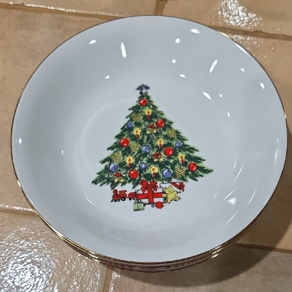 Christmas Treasures Tree Holiday Bowls Lot Of 4